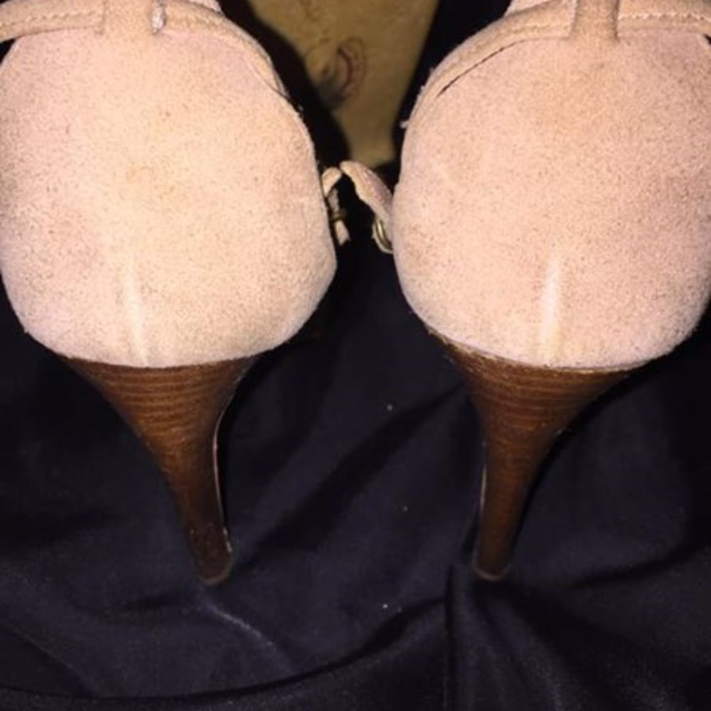 SHOE - Picture 3 of 3